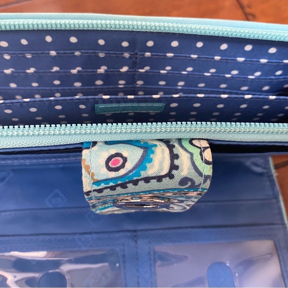 Vera Bradley wallet. Good preowned condition. - Picture 4 of 4
